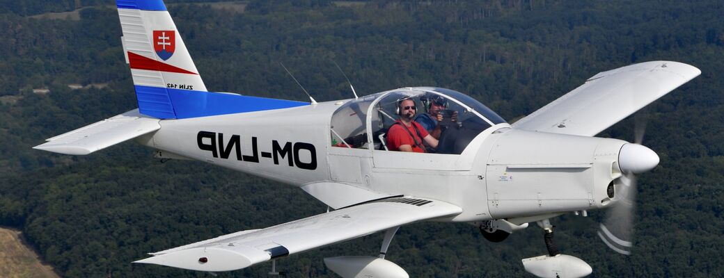 Akrobatický let - Zlín Z-142