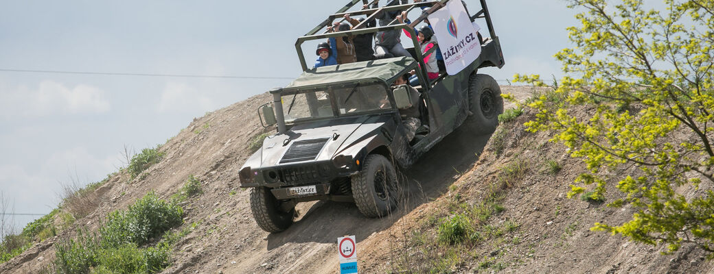 Tento Hummer zvládne akýkoľvek terén.