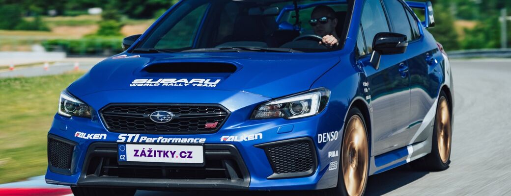 Jazda s vozidlom Subaru Impreza WRX STI na polygóne.