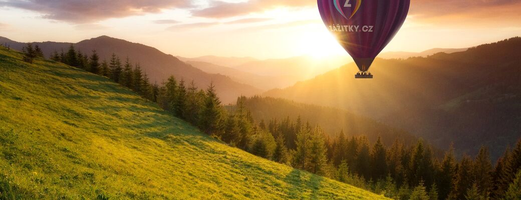 Popoludňajší let pred západom slnka je romantika na jednotku.