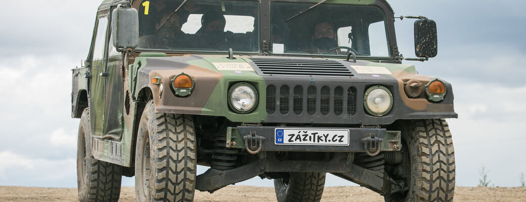 Humvee - vojenský Hummer pripravený na vaše dobrodružstvo.