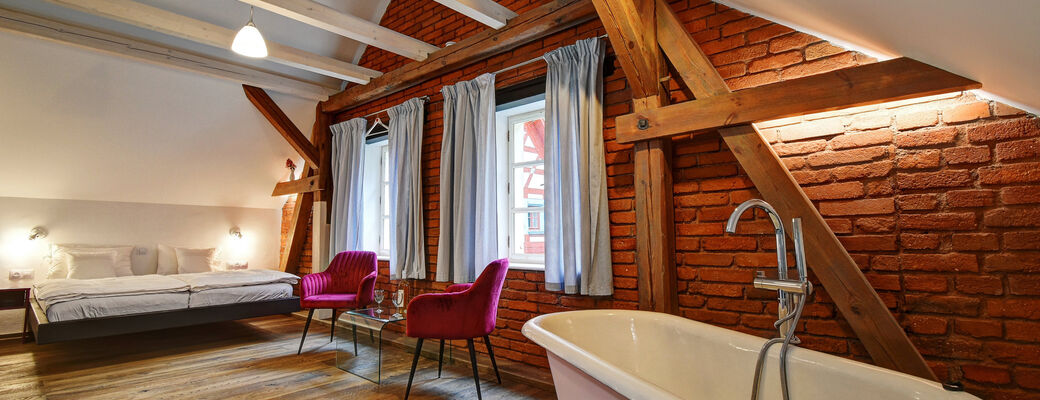 Vychutnajte si romantiku izby so samostatnou historickou vaňou.