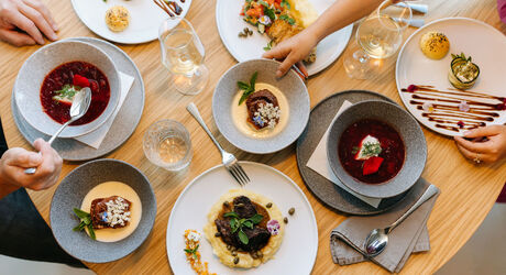 Doprajte si pobyt so skvelým degustačným menu vrátane párovania vín.