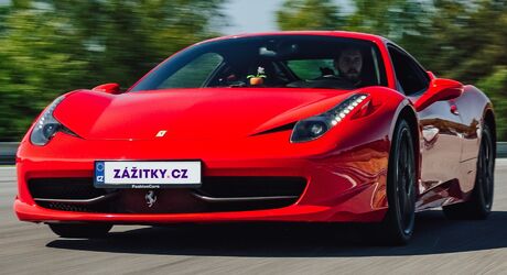 Jazda na Ferrari 458 Italia na polygóne