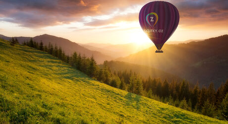 Popoludňajší let pred západom slnka je romantika na jednotku.