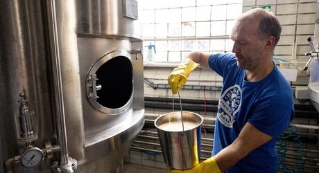 Pod vedením skúseného pivovarníka si vyskúšate všetky kroky procesu varenia piva.