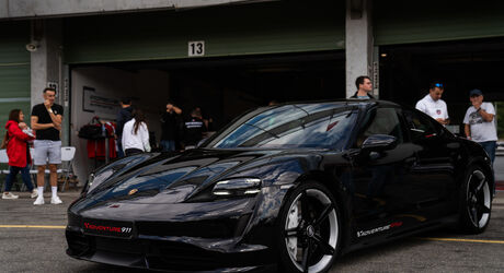 Porsche Tayan Turbo na okruhu.