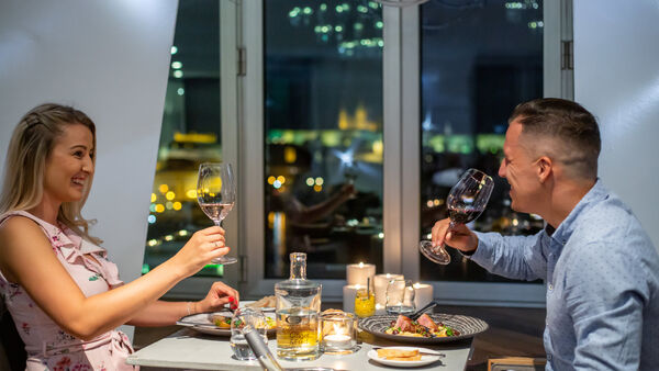 Na siedmom poschodí na vás čaká reštaurácia s jedinečným výhľadom.