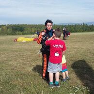 Petra Jirků (Velké Březno, 37) na tandemovom zoskoku padákom