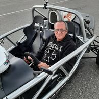Jiří Hargaš (Klášterec nad Ohří, 64) na Jazde v Ariel Atom na okruhu