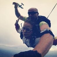 účastník zážitku (Praha 4, 24) na tandemovom zoskoku padákom