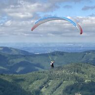 účastník zážitku (Praha, 28) na Tandemovom paraglidingu