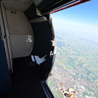 Ivana Kupková (Ostrava - Poruba, 49) na tandemovom zoskoku padákom