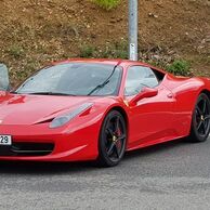 Milan Šilhan (Brno, 71) na Jazde vo Ferrari na Morave