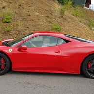 Milan Šilhan (Brno, 71) na Jazde vo Ferrari na Morave