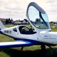 Stanislav Fatka (Loděnice u Berouna, 70) na Pilotovi malého lietadla na skúšku