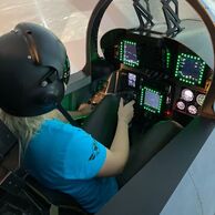 Hana Granichová (Jablonec nad Nisou, 35) na Simulátore stíhačky F/A-18 Hornet