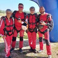 Stanislava Pavelková (Rotava, 58) na Tandemovom zoskoku padákom zo 6 000 m