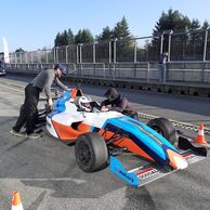 účastník zážitku (Prostějov, 50) na Jazde vo formule na okruhu