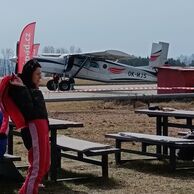 účastník zážitku (Měchov, 51) na tandemovom zoskoku padákom