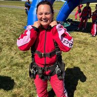 Michaela Kořenská (České Budějovice, 50) na tandemovom zoskoku padákom